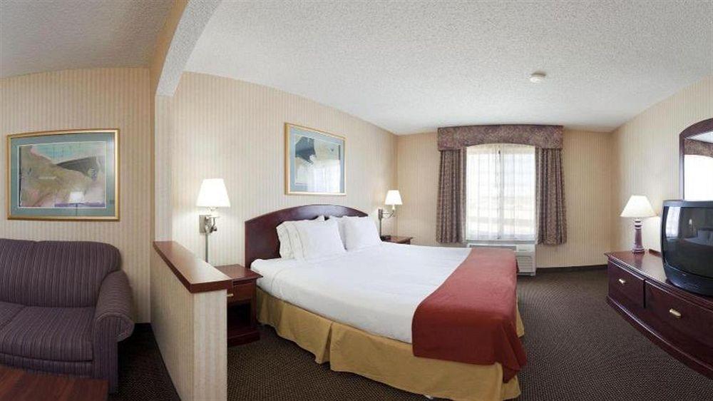 Comfort Inn & Suites Хатчинсон Экстерьер фото