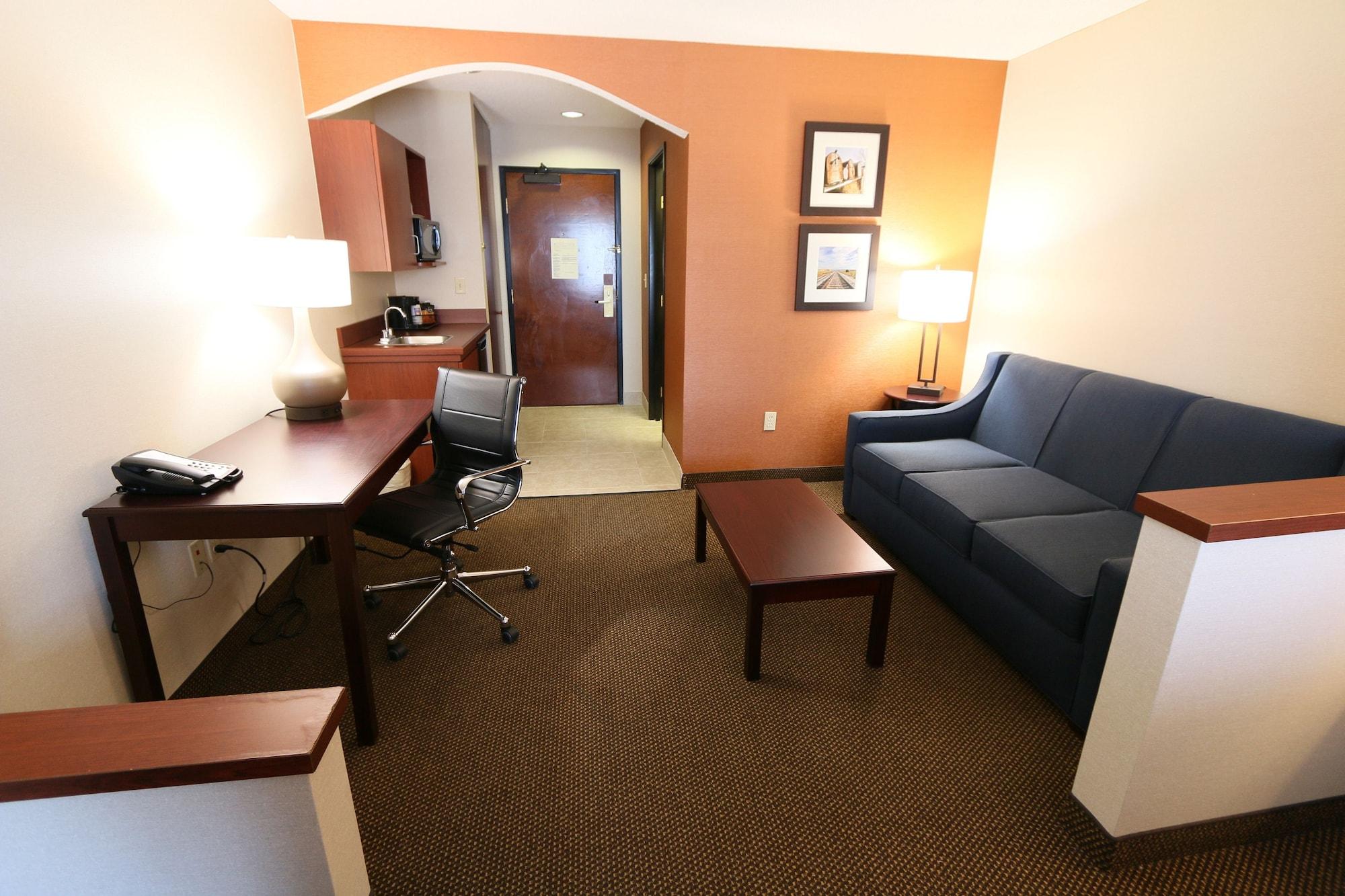 Comfort Inn & Suites Хатчинсон Экстерьер фото