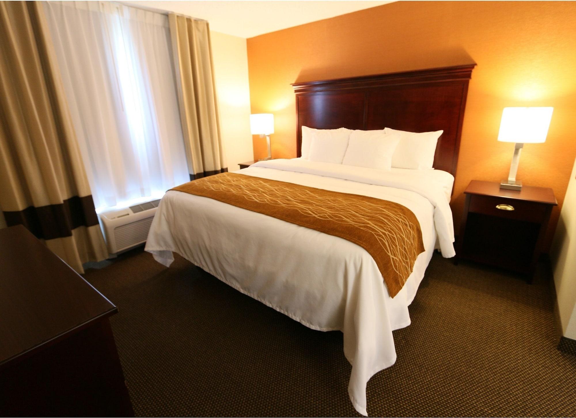 Comfort Inn & Suites Хатчинсон Экстерьер фото