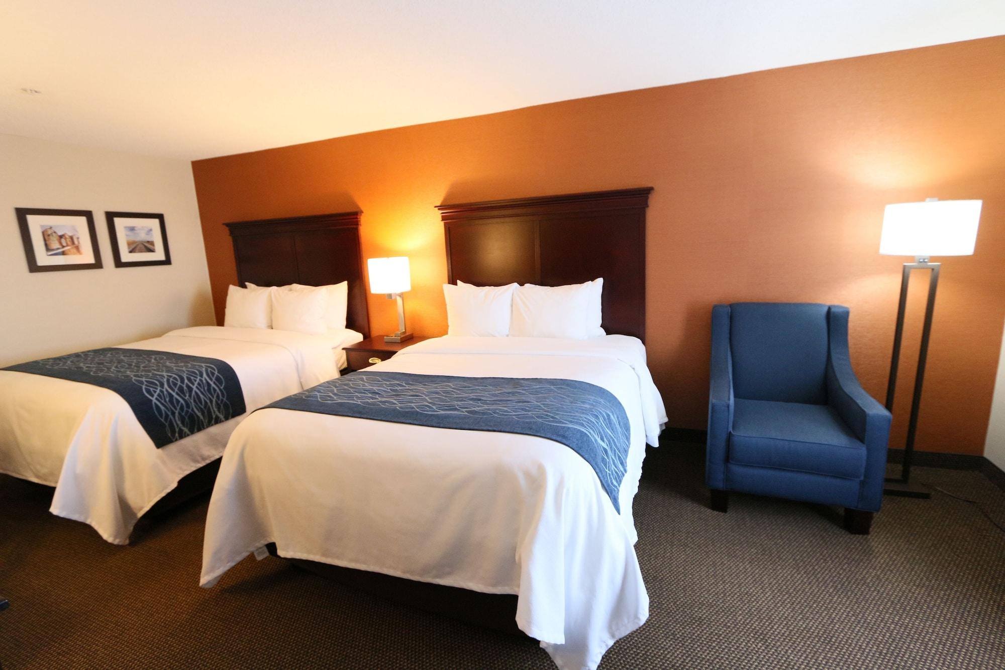 Comfort Inn & Suites Хатчинсон Экстерьер фото