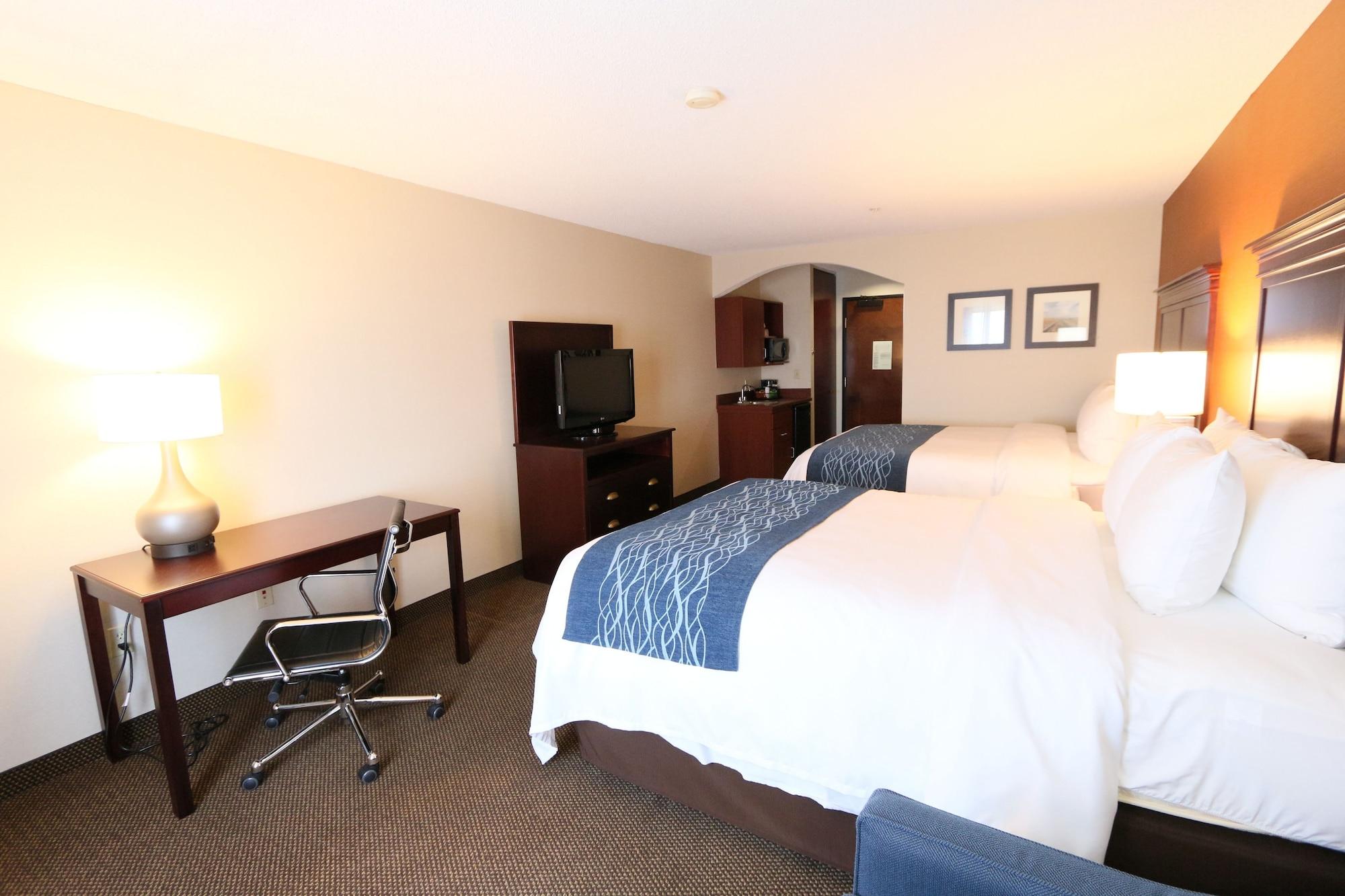 Comfort Inn & Suites Хатчинсон Экстерьер фото