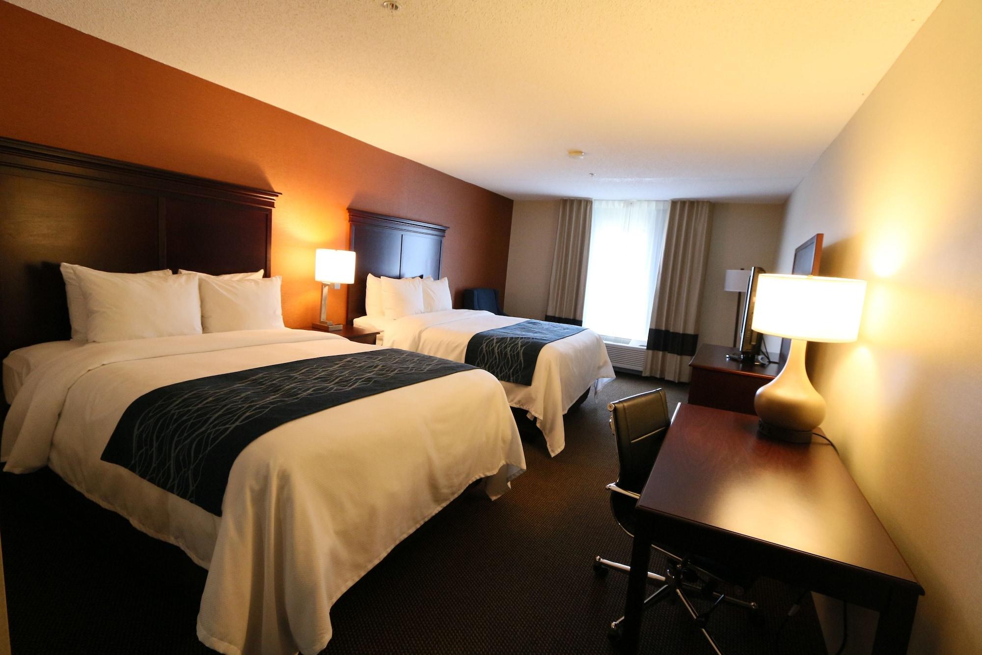 Comfort Inn & Suites Хатчинсон Экстерьер фото
