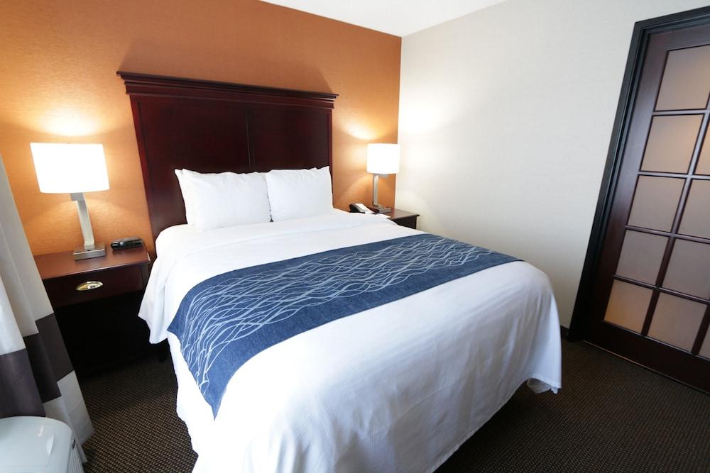 Comfort Inn & Suites Хатчинсон Экстерьер фото