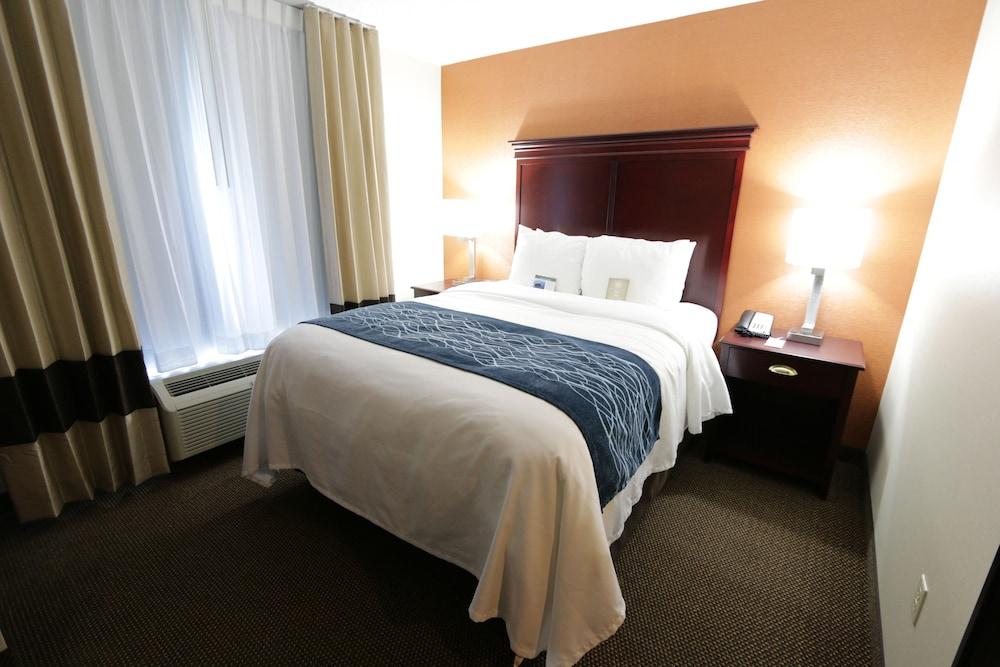 Comfort Inn & Suites Хатчинсон Экстерьер фото