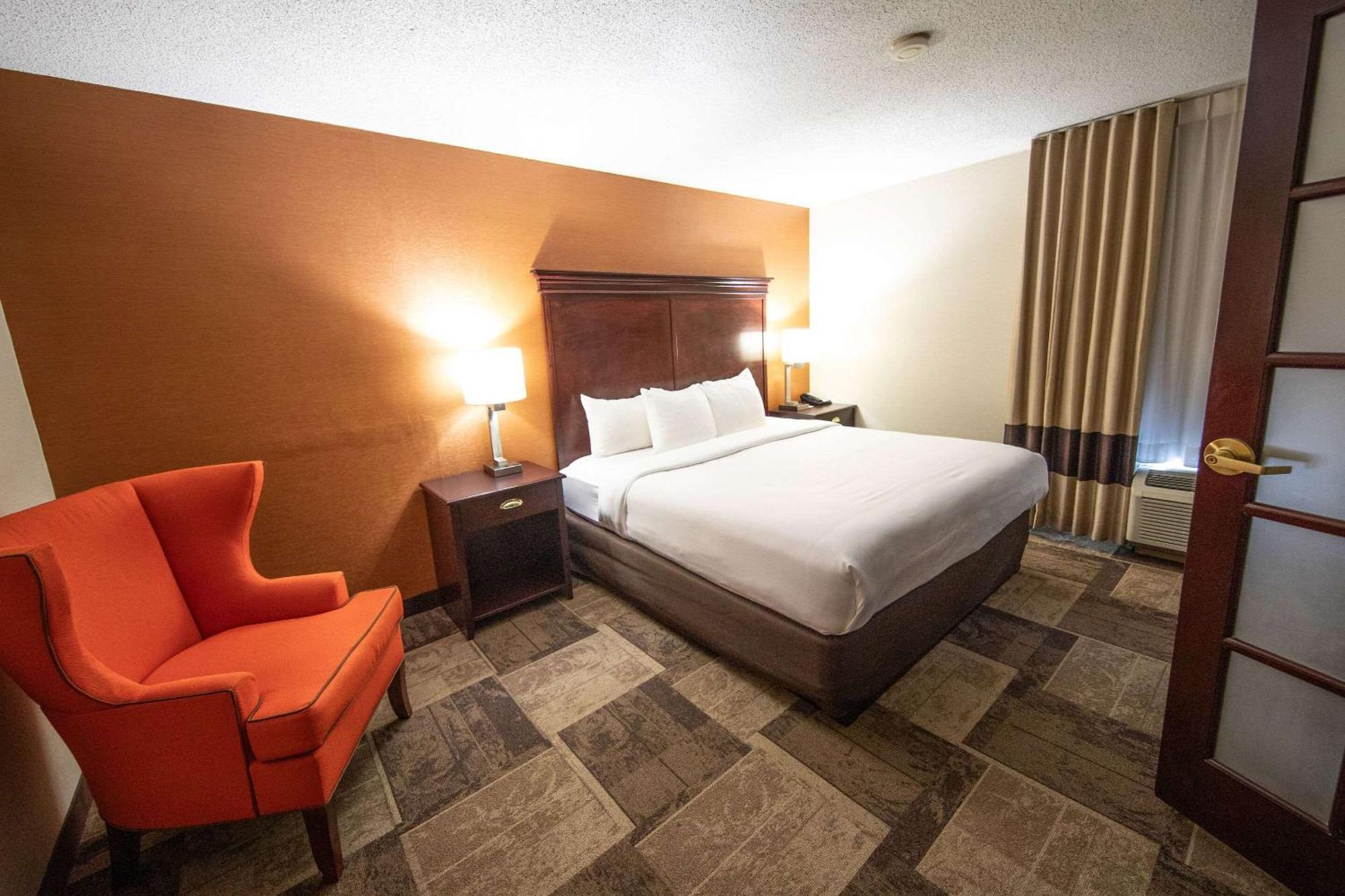 Comfort Inn & Suites Хатчинсон Экстерьер фото