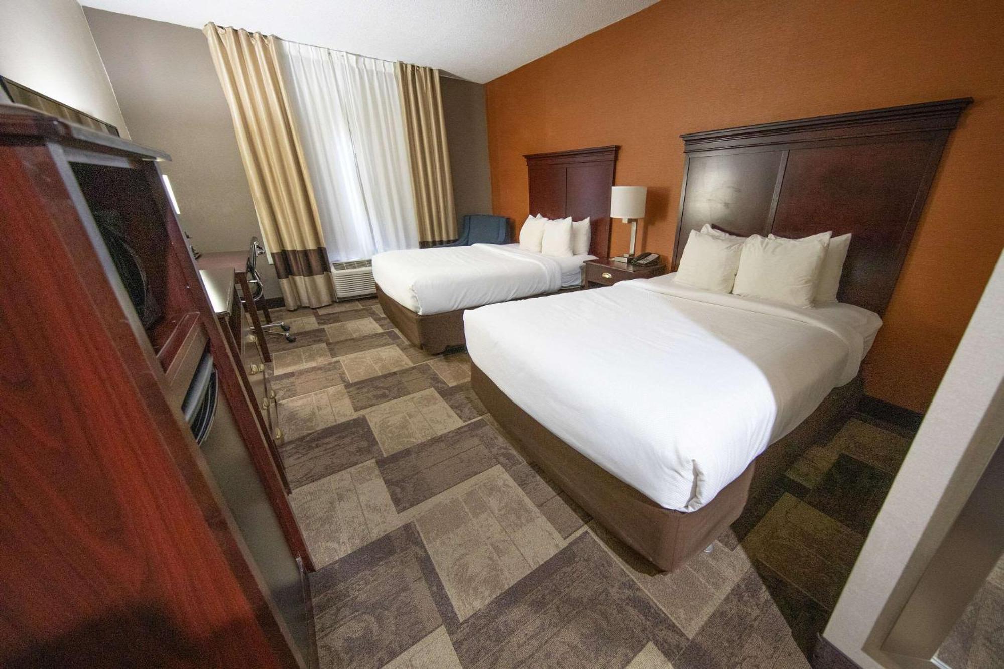 Comfort Inn & Suites Хатчинсон Экстерьер фото