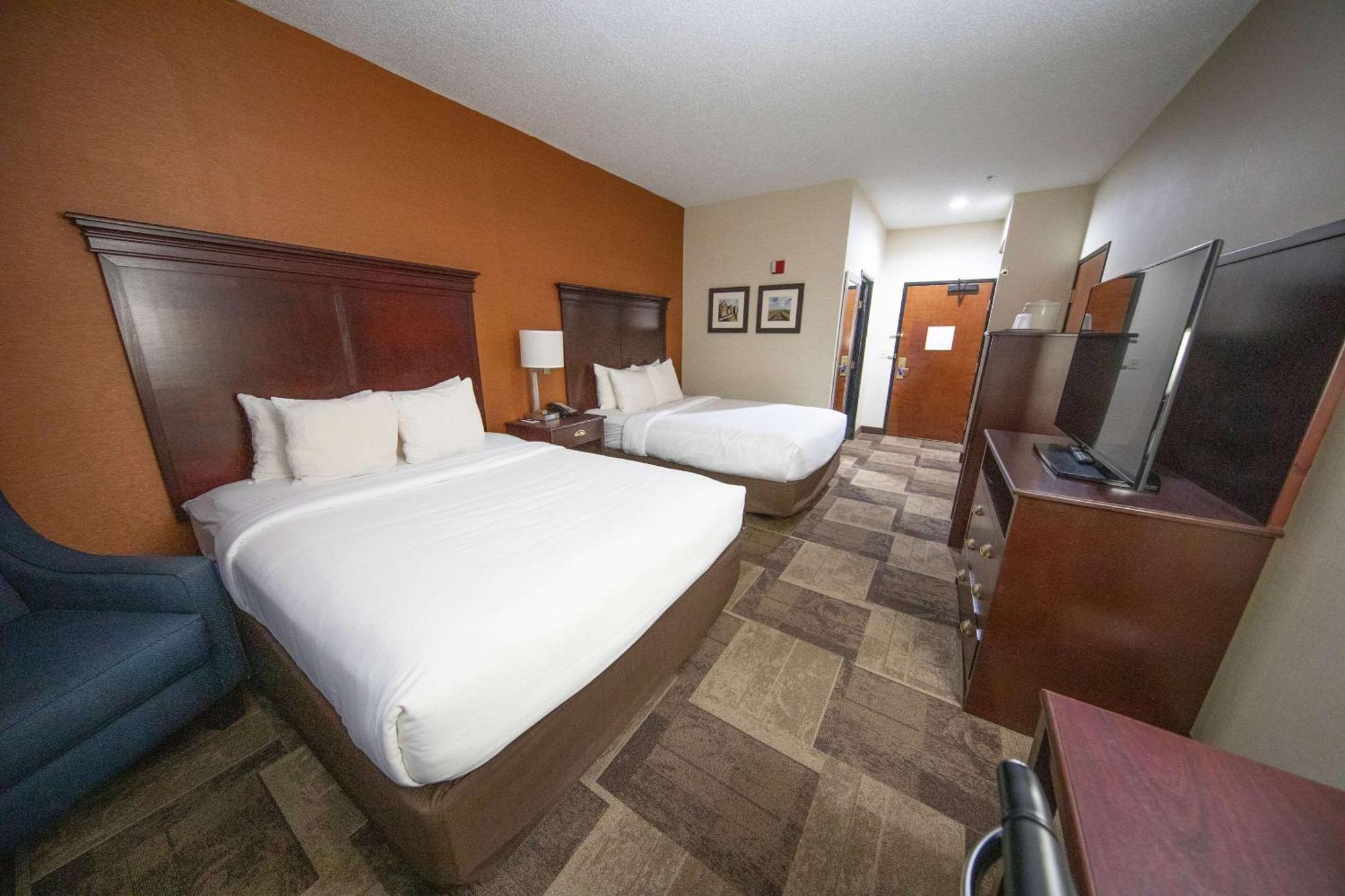 Comfort Inn & Suites Хатчинсон Экстерьер фото