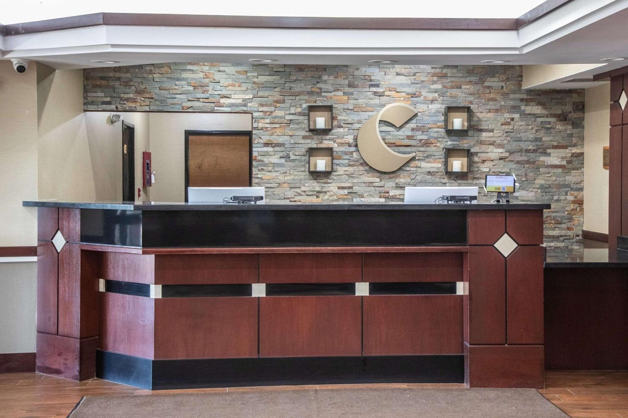 Comfort Inn & Suites Хатчинсон Экстерьер фото