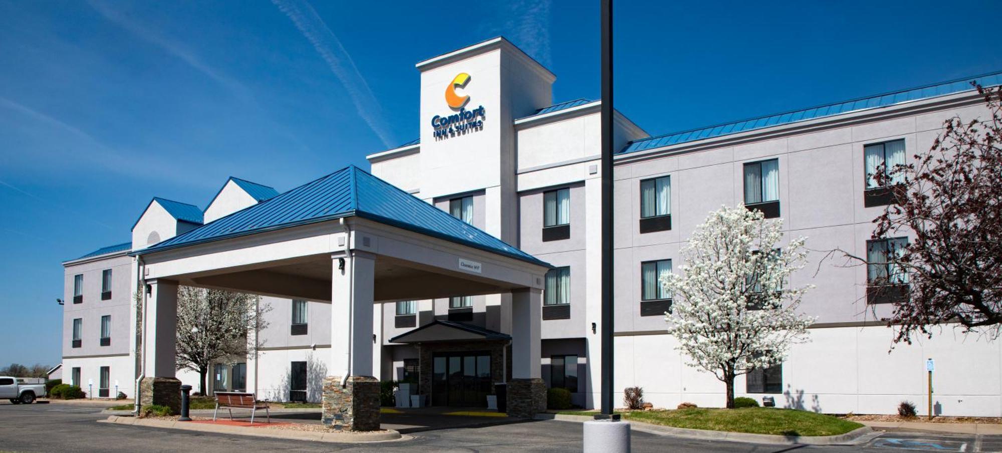 Comfort Inn & Suites Хатчинсон Экстерьер фото