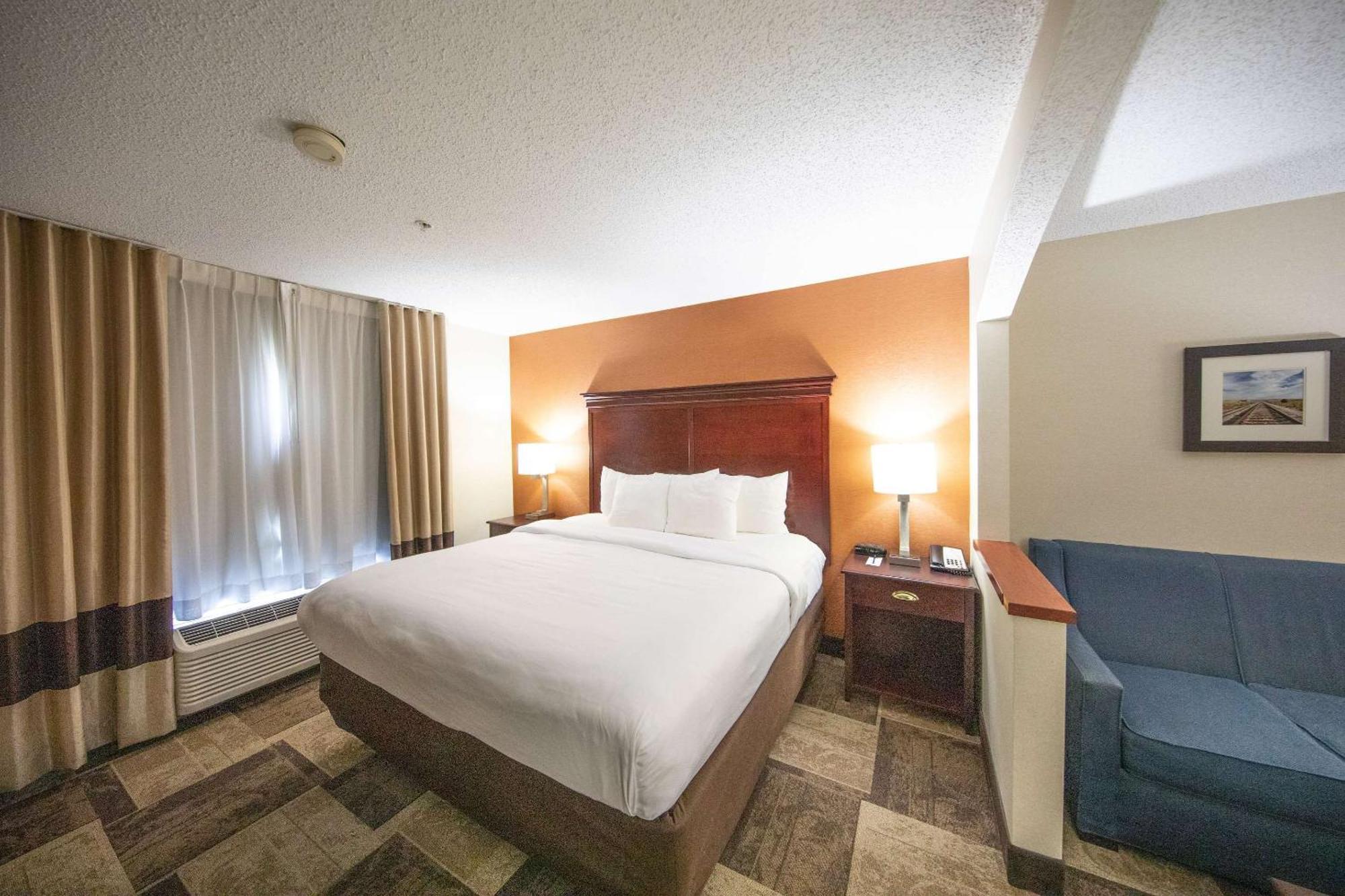 Comfort Inn & Suites Хатчинсон Экстерьер фото