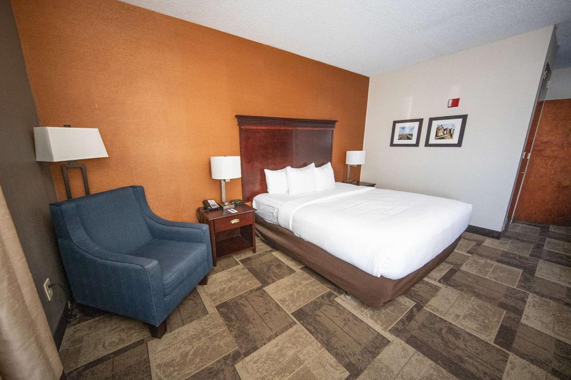 Comfort Inn & Suites Хатчинсон Экстерьер фото
