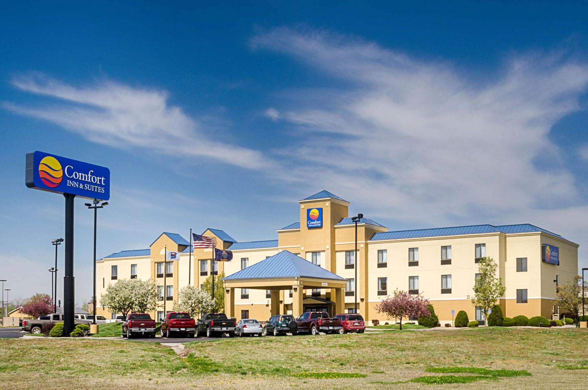 Comfort Inn & Suites Хатчинсон Экстерьер фото