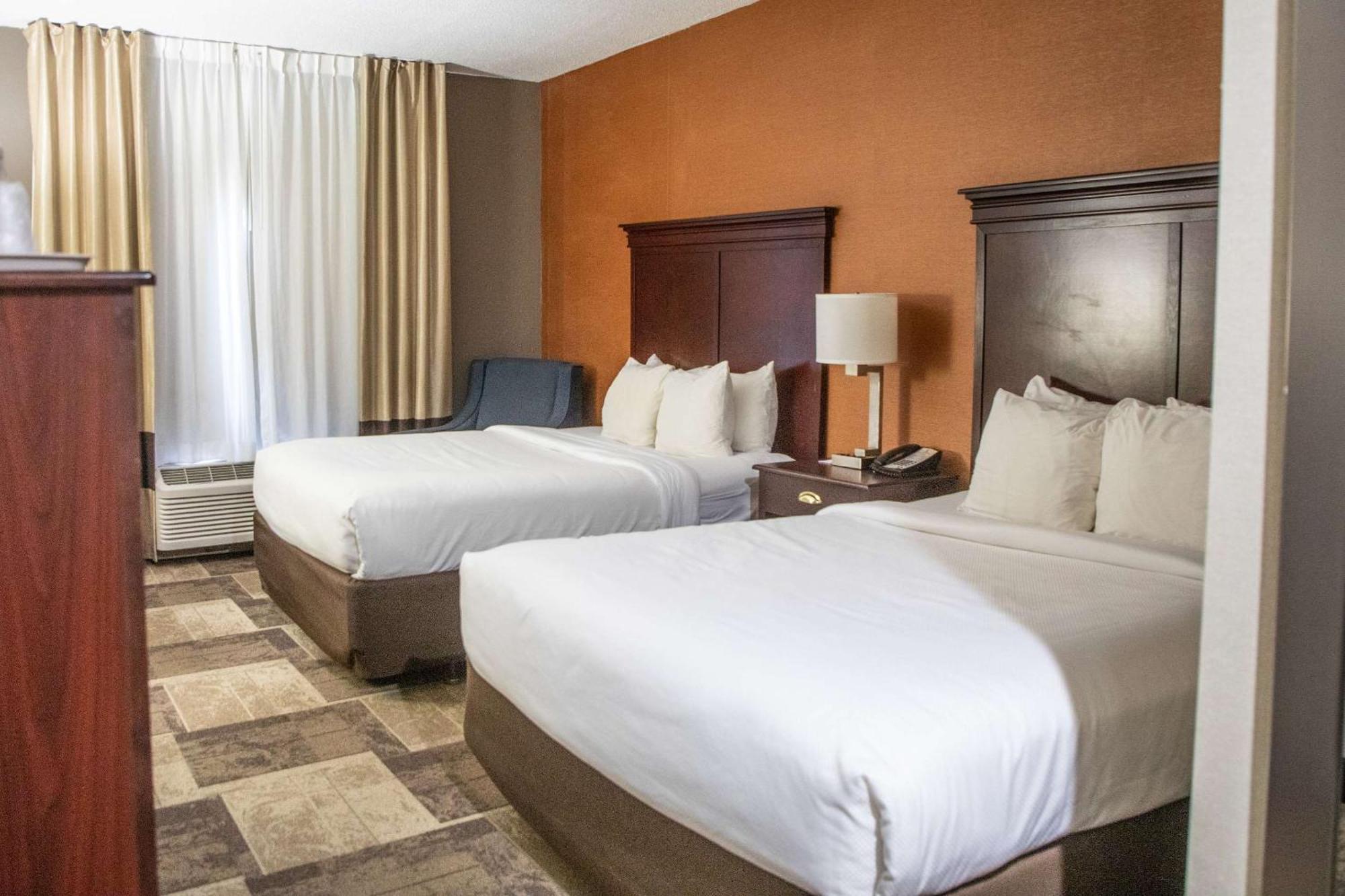 Comfort Inn & Suites Хатчинсон Экстерьер фото