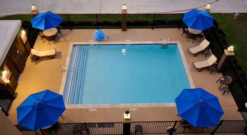 Comfort Inn & Suites Хатчинсон Экстерьер фото