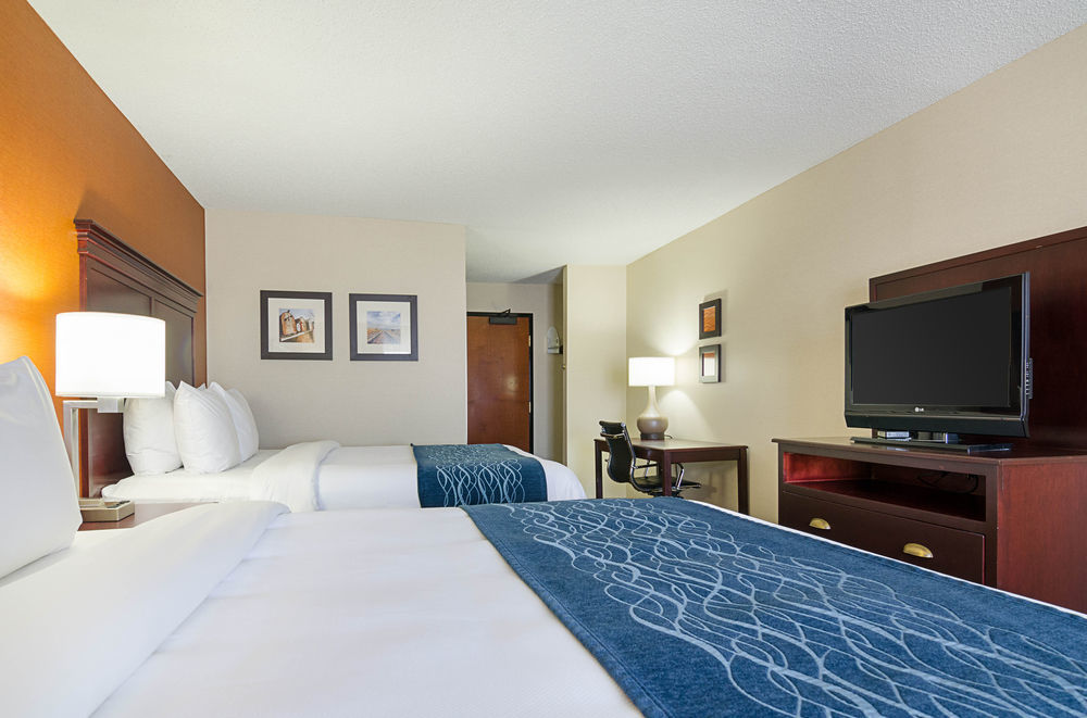 Comfort Inn & Suites Хатчинсон Экстерьер фото